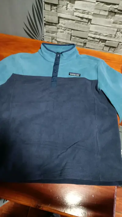 Polerón azul con cuello alto - miniatura 1