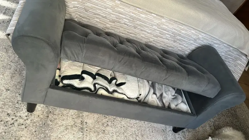Banqueta  gris con compartimento - 1