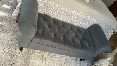 Banqueta  gris con compartimento - miniatura 2