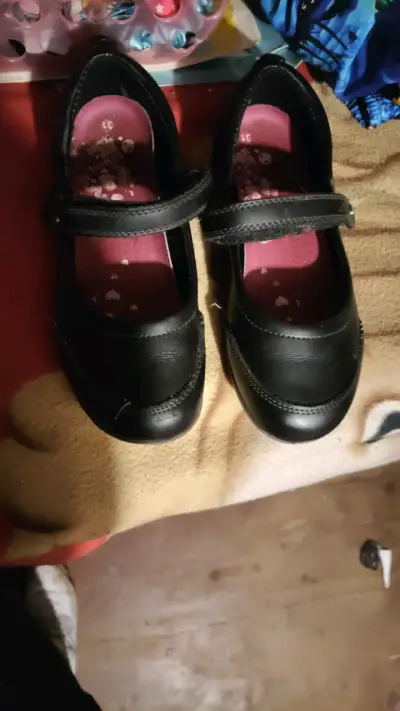 Zapatos escolares negros para niña - miniatura 1