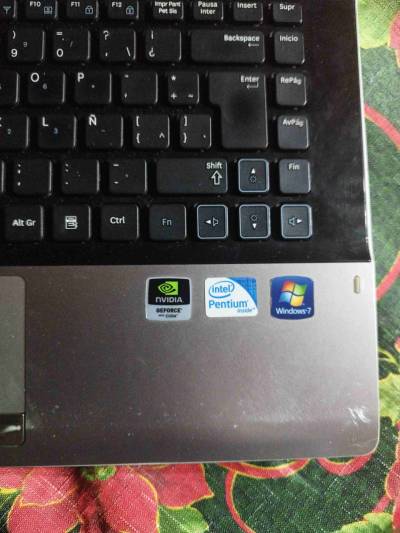 Notebook con Intel Pentium - miniatura 1