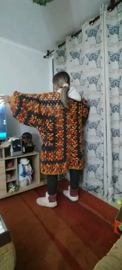 Cárdigan artesanal a crochet - miniatura 1