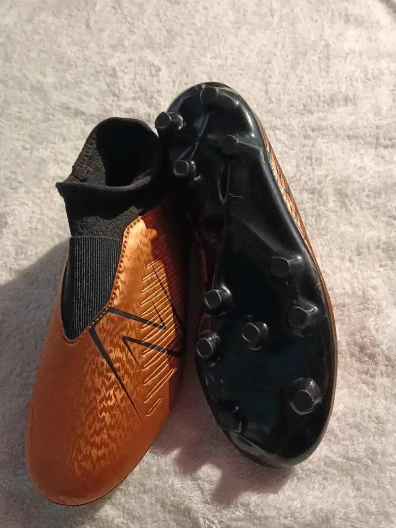 Botines naranjas para fútbol - 2