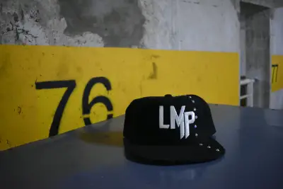 Jockey negro con logo LMP, Y BRILLOS - miniatura 3