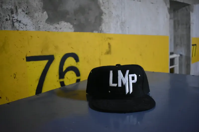 Jockey negro con logo LMP, Y BRILLOS - 4