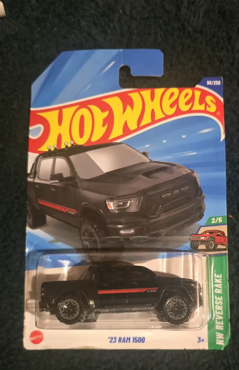 Camioneta Hot Wheels '23 RAM 1500