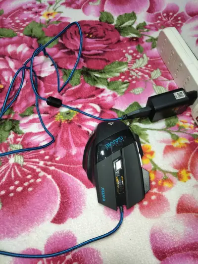 Mouse gamer Eweto con cable - miniatura 1