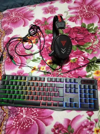 Teclado y audífonos gamer RGB - miniatura 1