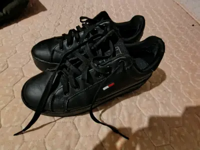 Zapatillas negras de cuero - miniatura 1