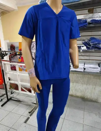 Uniforme médico nuevo - miniatura 4