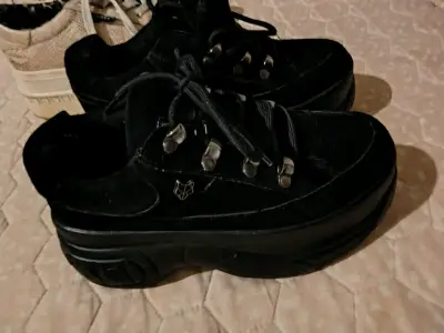 Zapatillas negras de plataforma - miniatura 1