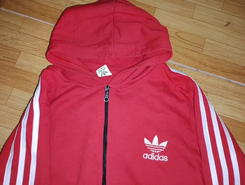 Polerón rojo Adidas con capucha - 5