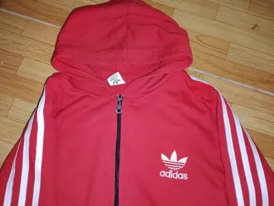 Polerón rojo Adidas con capucha - miniatura 5