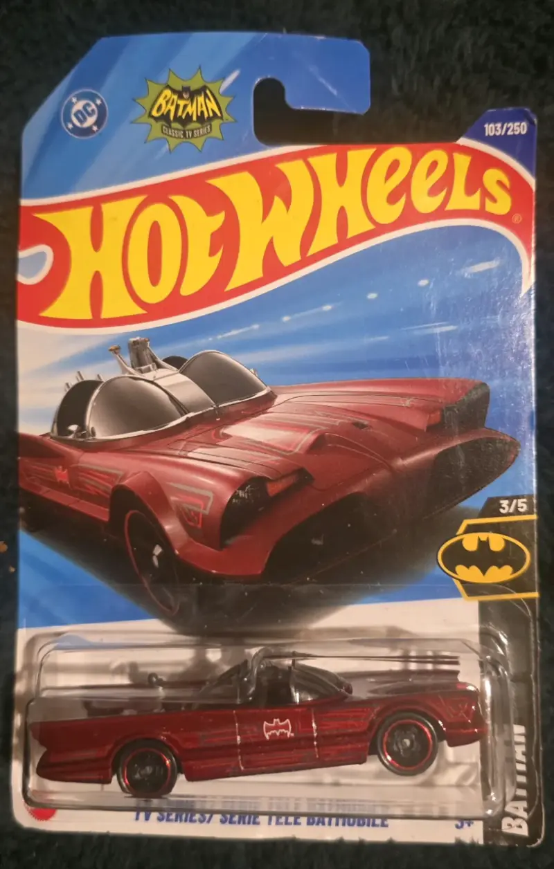 Hot Wheels Batmobile rojo