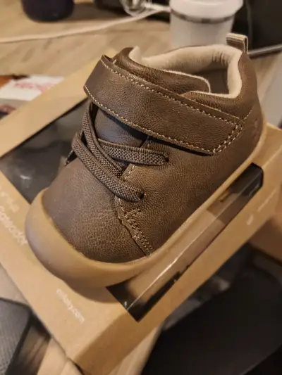 Zapato infantil marrón - miniatura 1
