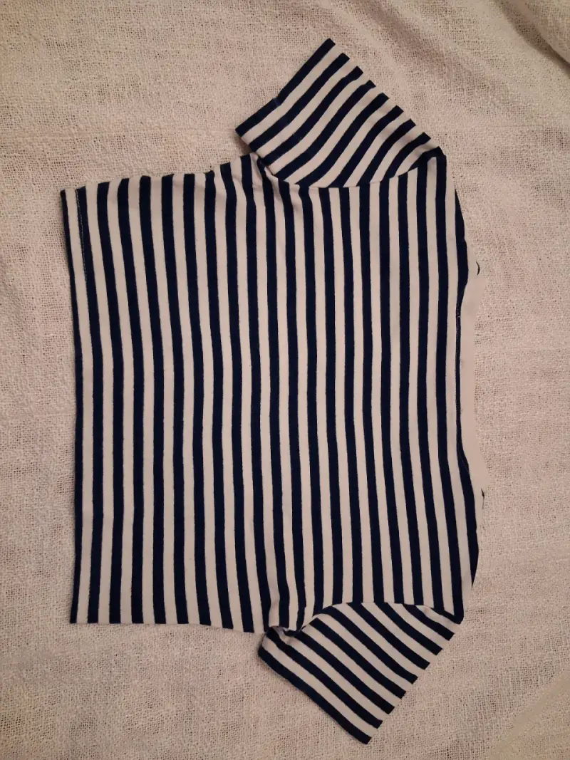 Polera rayada azul y blanca - 2