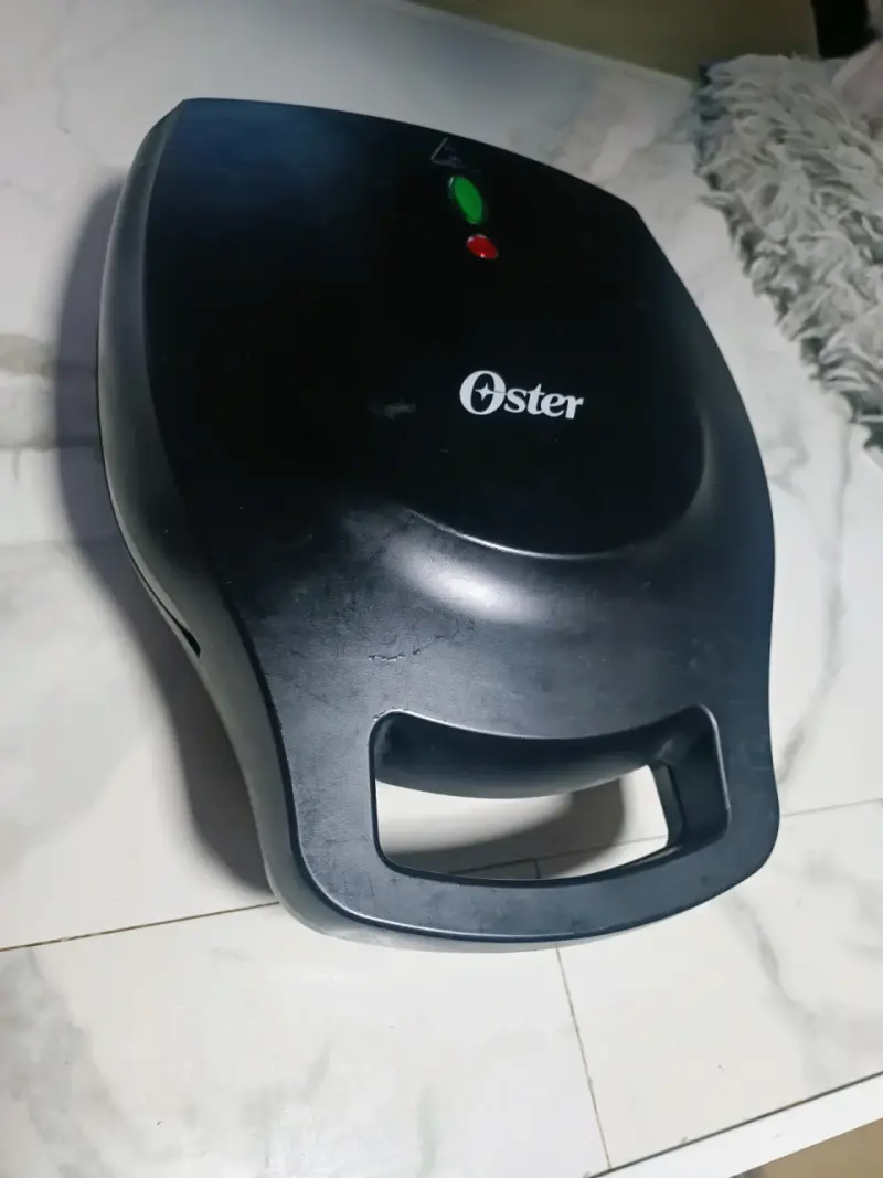 Sandwichera Oster negra - 3
