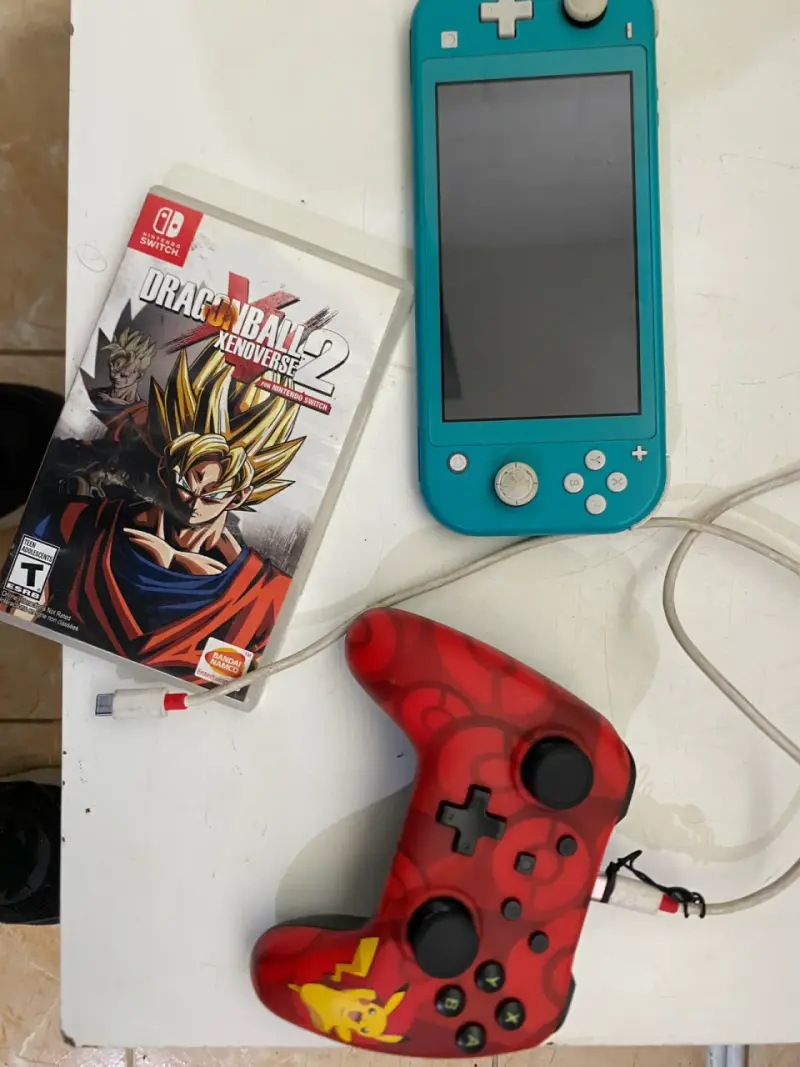 Nintendo Switch Lite con juego y control