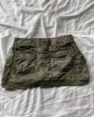 Falda verde militar con parche - miniatura 1