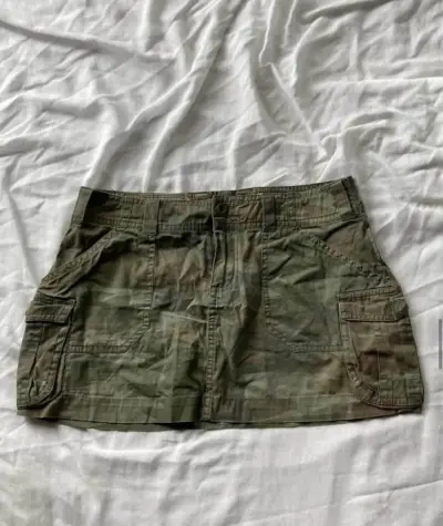Falda verde militar con parche - miniatura 2