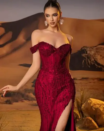 Vestido de gala rojo con brillo - miniatura 1