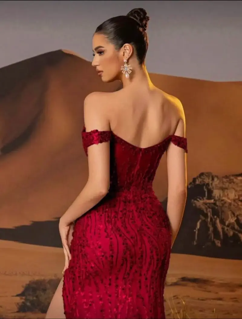 Vestido de gala rojo con brillo - 3