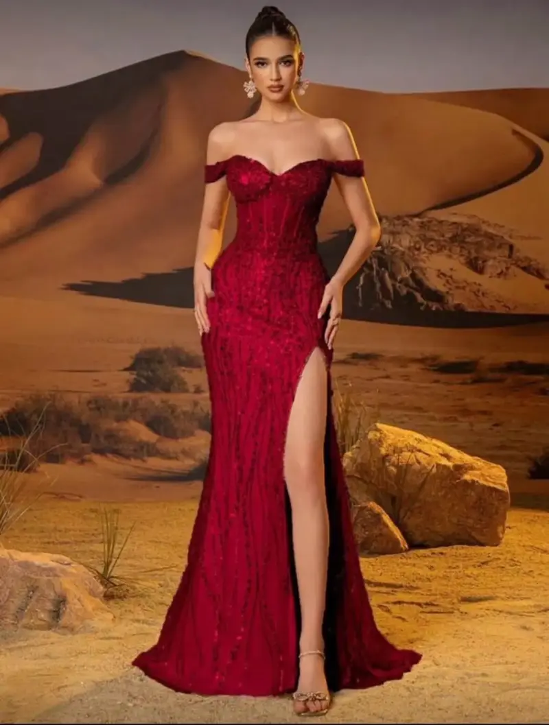 Vestido de gala rojo con brillo - 4