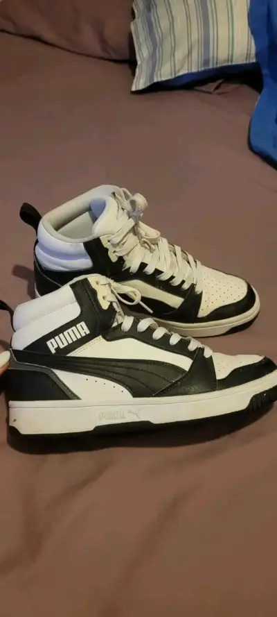 Zapatillas con caña blancas y negras - miniatura 2