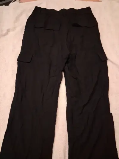 Pantalones cargo negros - miniatura 2