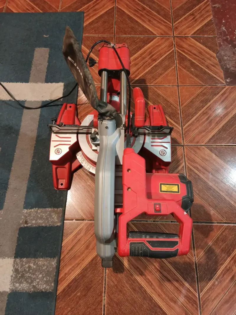 Sierra ingleteadora telescópica Einhell 10" - 4