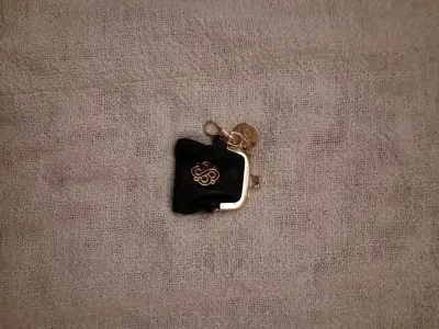 Llavero/Monedero con dije dorado - miniatura 1