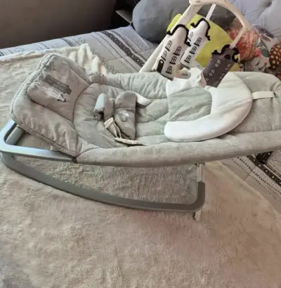 Columpio bebé gris marca Joie - miniatura 2
