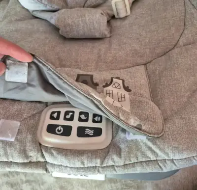 Columpio bebé gris marca Joie - miniatura 3
