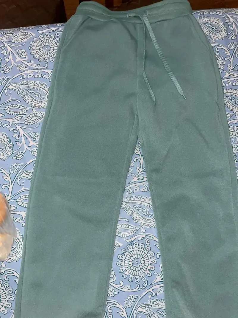 Polerón verde con capucha - 2