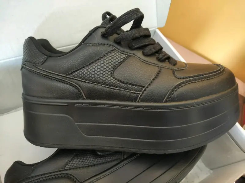 Zapatillas negras deportivas - 2