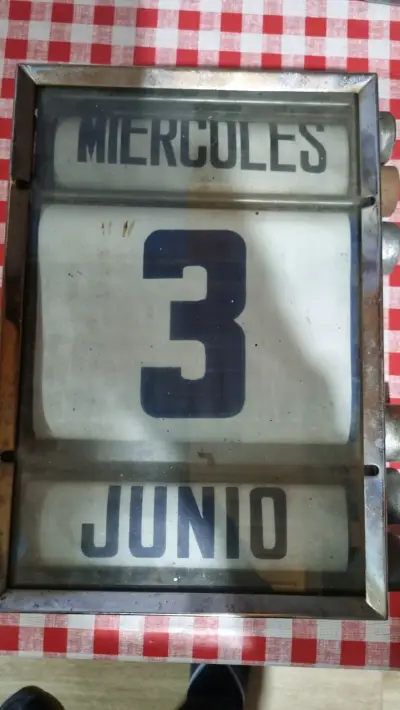 Calendario de pared vintage - miniatura 1