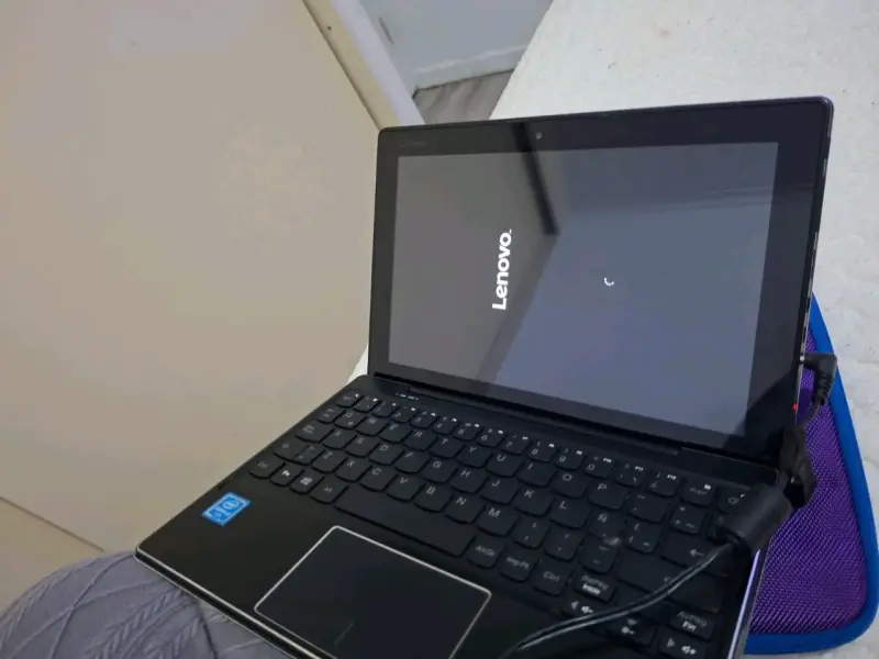 Tablet Lenovo tipo notebook - 2
