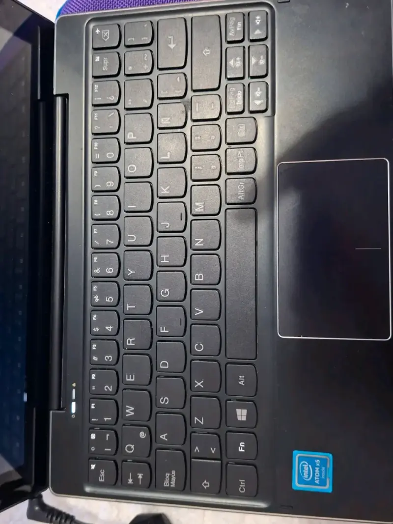 Tablet Lenovo tipo notebook - 6