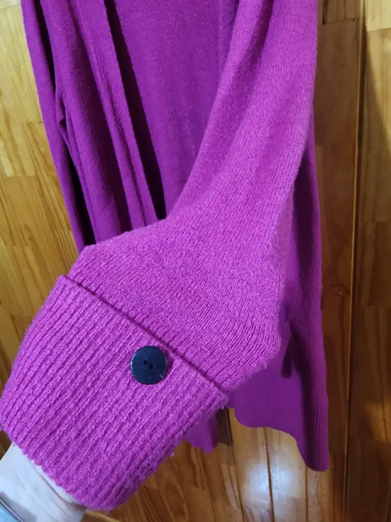 Cardigan fucsia abierto marca IO - 4