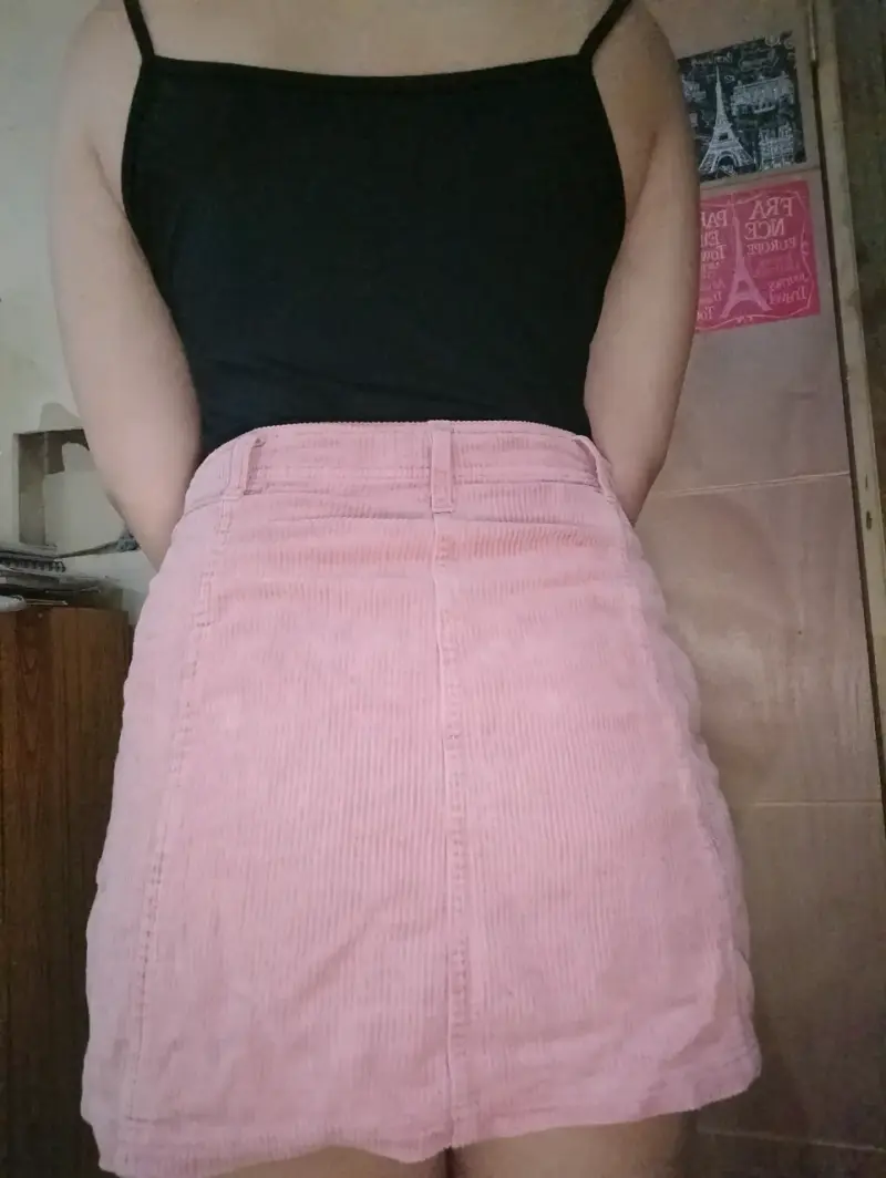 Falda corta rosada con botones - 3