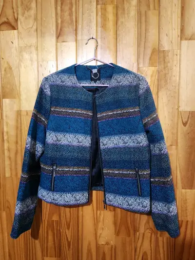 Chaqueta azul con patrón étnico IO - miniatura 1