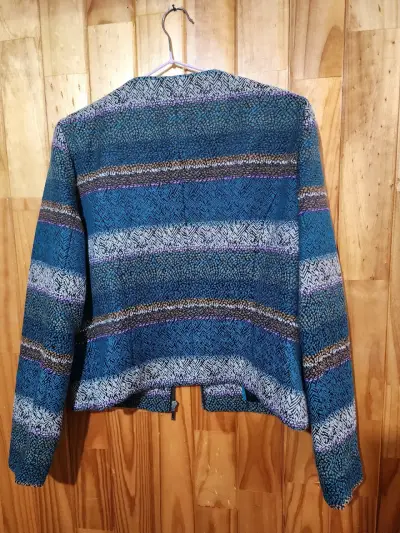Chaqueta azul con patrón étnico IO - miniatura 2