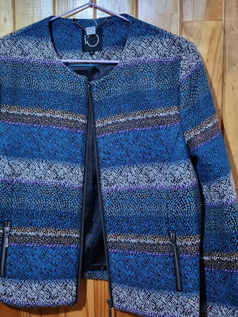 Chaqueta azul con patrón étnico IO - 3