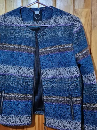 Chaqueta azul con patrón étnico IO - miniatura 3