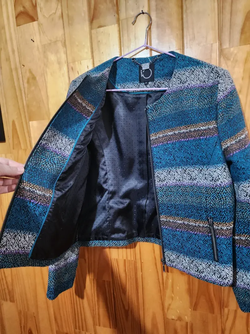 Chaqueta azul con patrón étnico IO - 4