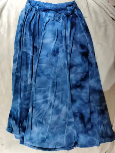 Falda azul agua tie-dye semi-transparente - miniatura 3