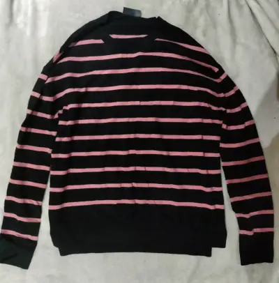 Suéter rayado negro y rosado - miniatura 4