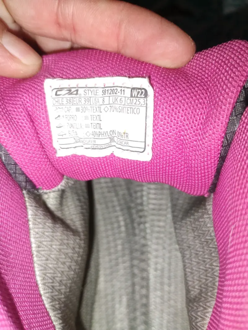 Zapatillas grises de invierno con detalles rosados - 2
