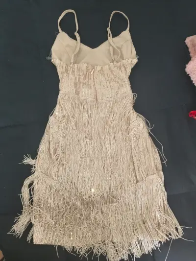 Vestido champán con flecos y lentejuelas talla S - miniatura 3
