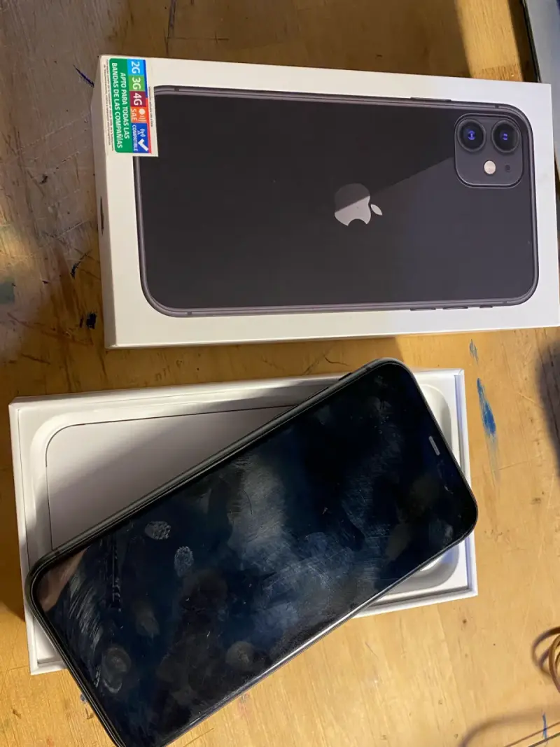 iPhone 11 en caja original - 1